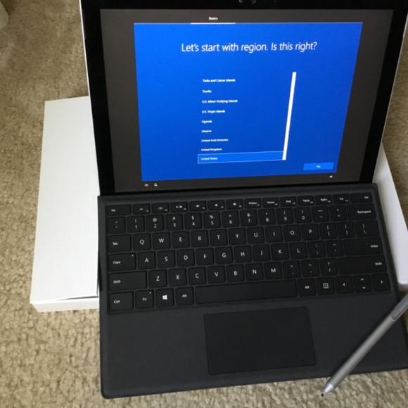 Surface Pro Signature Keyboard – Black - Plus USB / HDMI Adapters - Picture 5 of 10